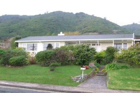 Photo of property in 1 Huia Street, Waikanae, 5036