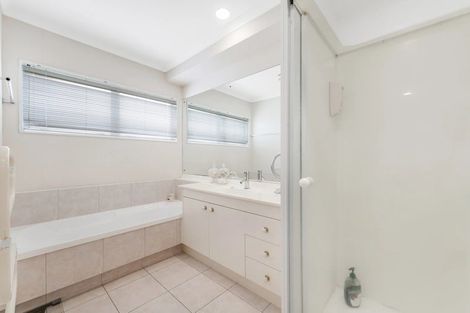 Photo of property in 198 Botany Road, Botany Downs, Auckland, 2010