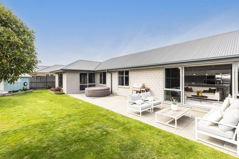 Photo of property in 71 Rannoch Drive, Broomfield, Christchurch, 8042
