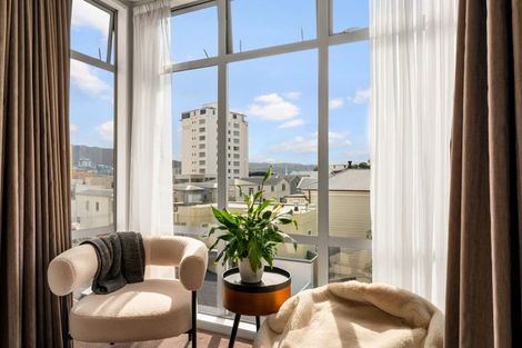 Photo of property in 10 Fallowfield Avenue, Mount Victoria, Wellington, 6011