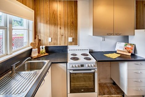 Photo of property in 5 Lane Street, Wallaceville, Upper Hutt, 5018