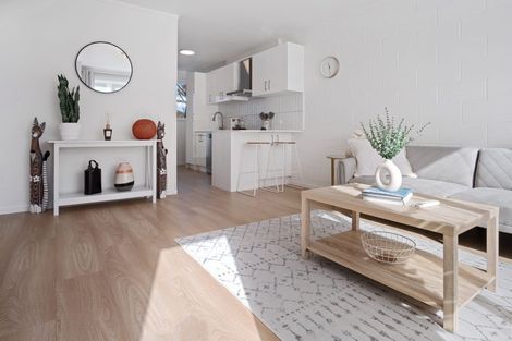 Photo of property in 2/134 Edmonton Road, Te Atatu South, Auckland, 0610