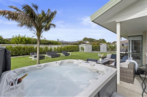 Photo of property in 22 Lakeside Drive, Orewa, 0931
