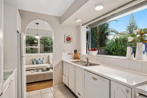 Photo of property in 10 Carole Crescent, Pakuranga, Auckland, 2010