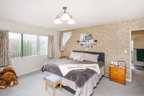 Photo of property in 8 Fraser Court, Roslyn, Palmerston North, 4414