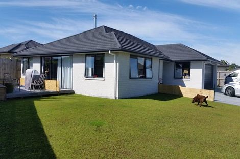 Photo of property in 12 Roto View, One Tree Point, 0118