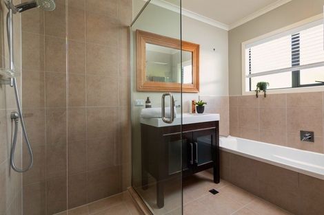 Photo of property in 61a Fairmount Road, Titirangi, Auckland, 0604