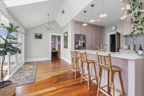 Photo of property in 18 Morley Street, New Plymouth, 4310