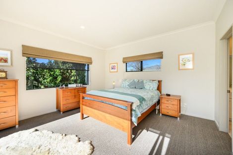 Photo of property in 48 Johnstone Drive, Fitzherbert, Palmerston North, 4410