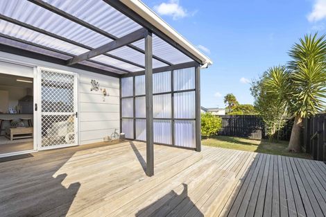 Photo of property in 2 Duke Avenue, Pukekohe, 2120