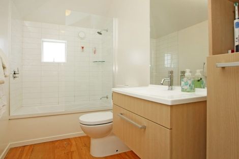 Photo of property in 9 Marine Parade, Seatoun, Wellington, 6022