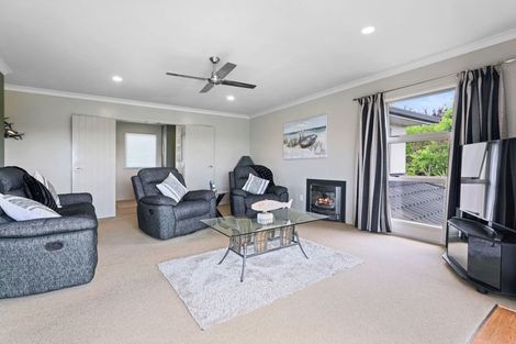 Photo of property in 41 Kinder Street, Acacia Bay, Taupo, 3330