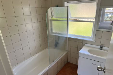 Photo of property in 48 Bruce Road, Glenfield, Auckland, 0629