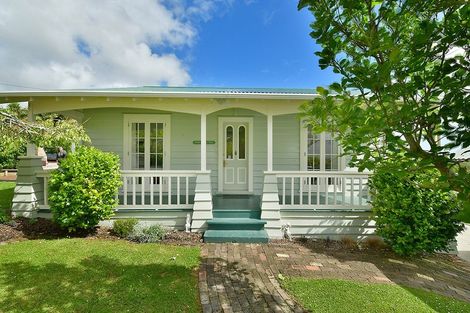 Photo of property in 2 St James Avenue, Helensville, 0800