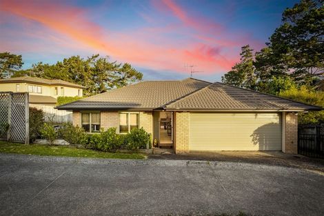 Photo of property in 31 Quincey Place, Massey, Auckland, 0614