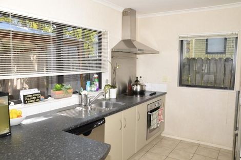 Photo of property in 34 Glen Bay Close, Pinehill, Auckland, 0632