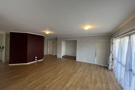 Photo of property in 16 Jubaea Place, Henderson, Auckland, 0610