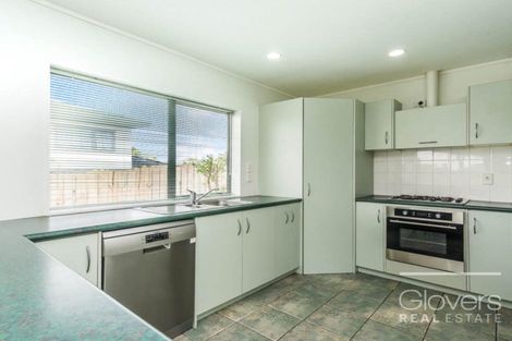 Photo of property in 39 Buscomb Avenue, Henderson, Auckland, 0610
