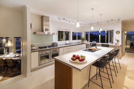 Photo of property in 42 Manor Park, Sunnyhills, Auckland, 2010