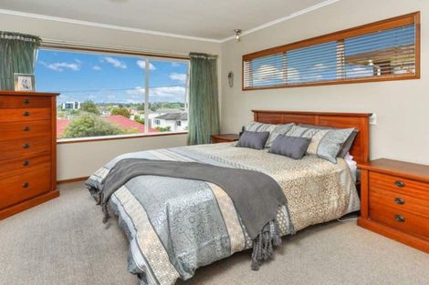 Photo of property in 12 Currey Crescent, Milford, Auckland, 0620