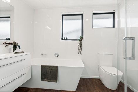 Photo of property in 100 Waenga Drive, Cromwell, 9310