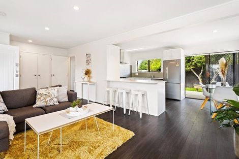 Photo of property in 2/53 Taioma Crescent, Te Atatu Peninsula, Auckland, 0610