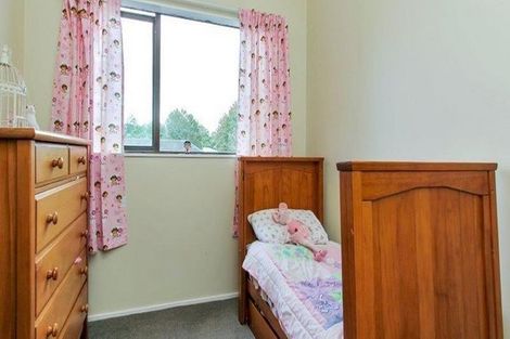Photo of property in 1/16 Sylvan Crescent, Te Atatu South, Auckland, 0610
