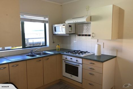 Photo of property in 4/520 Don Buck Road, Westgate, Auckland, 0614