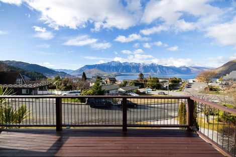 Photo of property in 8 Avalon Crescent, Fernhill, Queenstown, 9300