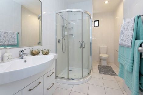 Photo of property in 54 Hattaway Avenue, Bucklands Beach, Auckland, 2012