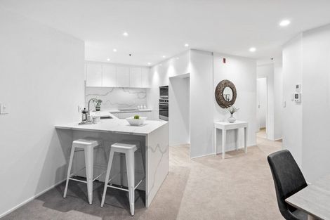 Photo of property in 4b/171 Hurstmere Road, Takapuna, Auckland, 0622