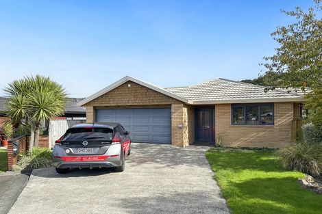 Photo of property in 25 Sun Valley Grove, Wainuiomata, Lower Hutt, 5014