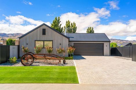 Photo of property in 52 Stratford Drive, Mount Pisa, Cromwell, 9383