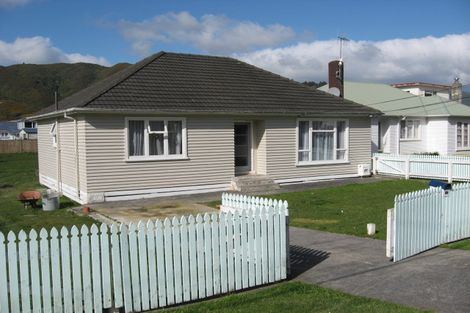 Photo of property in 174 Wellington Road, Wainuiomata, Lower Hutt, 5014