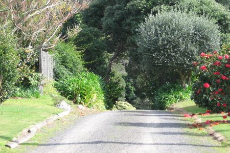 Photo of property in 34 Hahei Beach Road, Hahei, Whitianga, 3591