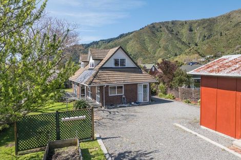 Photo of property in 10a Huia Street, Waikawa, Picton, 7220