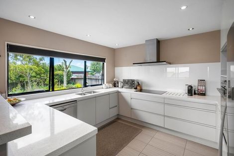 Photo of property in 11 Sandpiper Grove, Unsworth Heights, Auckland, 0632