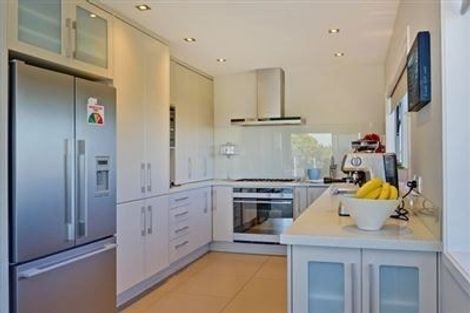 Photo of property in 2/91 Aberdeen Road, Castor Bay, Auckland, 0620