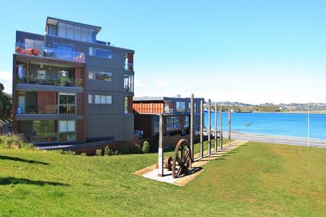 Photo of property in Patent 326 Apartments, 207s/326 Evans Bay Parade, Hataitai, Wellington, 6021