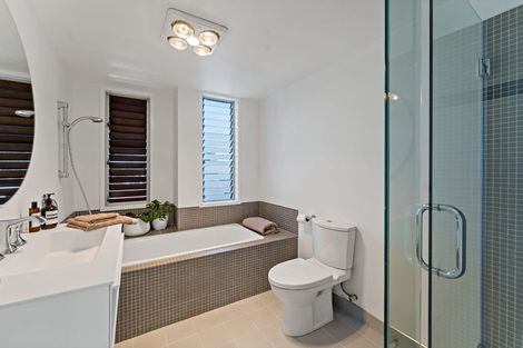 Photo of property in 6l Carlton Gore Road, Grafton, Auckland, 1023