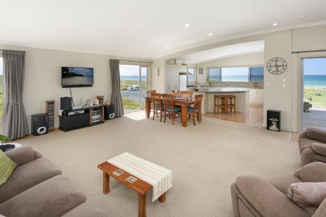 Photo of property in 1011 Papamoa Beach Road, Papamoa Beach, Papamoa, 3118
