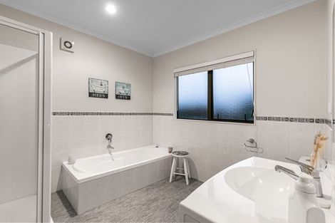 Photo of property in 5/102 Greenhithe Road, Greenhithe, Auckland, 0632