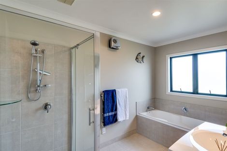 Photo of property in 34 Orotu Drive, Poraiti, Napier, 4112