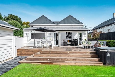 Photo of property in 12 Cross Street, Regent, Whangarei, 0112