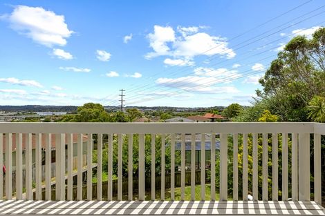 Photo of property in 1/23 Santiago Crescent, Unsworth Heights, Auckland, 0632