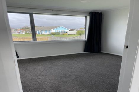 Photo of property in 102 Ryder Crescent, Levin, 5510