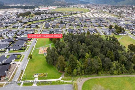 Photo of property in 10 Raeble Walkington Lane, Wallaceville, Upper Hutt, 5018