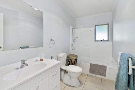 Photo of property in 70c Kayes Road, Pukekohe, 2120