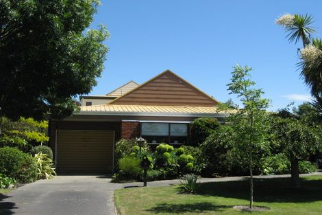 Photo of property in 2/5 Kingham Place, Avonhead, Christchurch, 8042