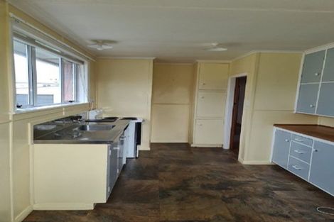 Photo of property in 27 Holland Crescent, Bulls, 4818